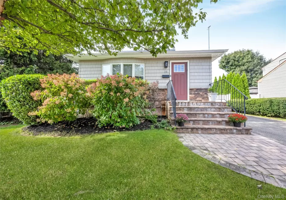 25 Frank Avenue, Oyster Bay, NY, 3 Bedrooms Bedrooms, 6 Rooms Rooms,2 BathroomsBathrooms,Residential,For Rent,Frank,0,1058098 25 Frank Avenue, Oyster Bay, NY, 3 Bedrooms Bedrooms, 6 Rooms Rooms,2 BathroomsBathrooms,Residential,For Rent,Frank,0,1058098