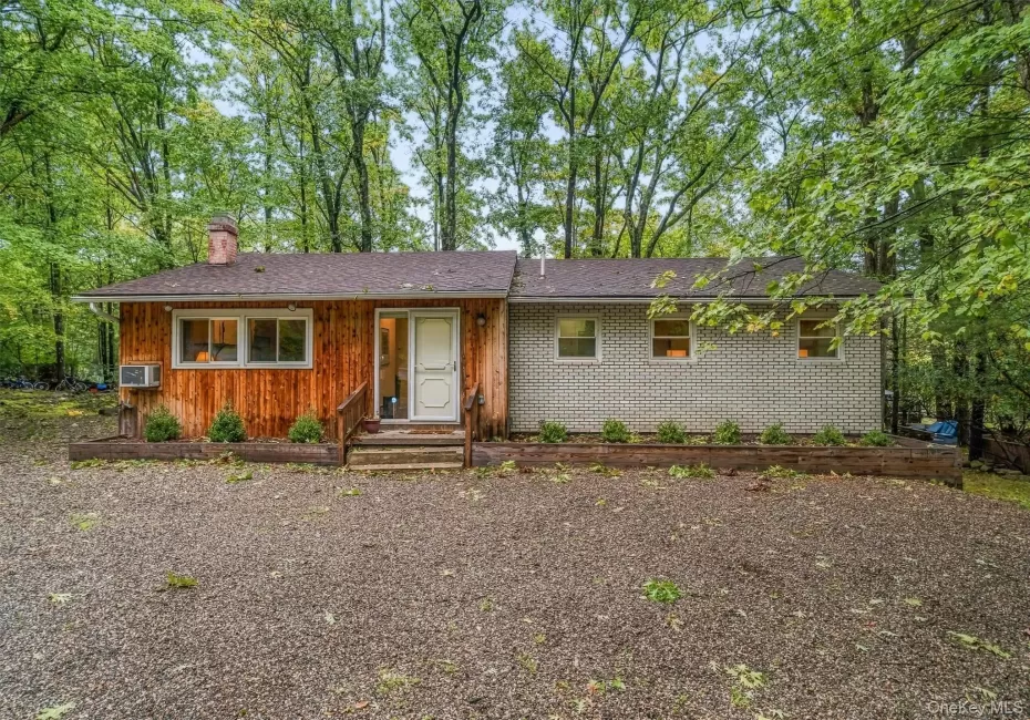 14 Essex Street, Thompson, NY, 3 Bedrooms Bedrooms, 8 Rooms Rooms,2 BathroomsBathrooms,Residential,For Rent,Essex,0,1057286 14 Essex Street, Thompson, NY, 3 Bedrooms Bedrooms, 8 Rooms Rooms,2 BathroomsBathrooms,Residential,For Rent,Essex,0,1057286