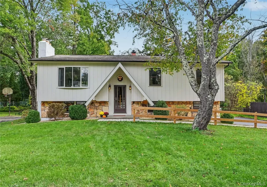 26 Tamarack Hill Drive, Poughkeepsie (town), NY, 3 Bedrooms Bedrooms, 9 Rooms Rooms,1 BathroomBathrooms,Residential,For Rent,Tamarack Hill,0,1055832 26 Tamarack Hill Drive, Poughkeepsie (town), NY, 3 Bedrooms Bedrooms, 9 Rooms Rooms,1 BathroomBathrooms,Residential,For Rent,Tamarack Hill,0,1055832
