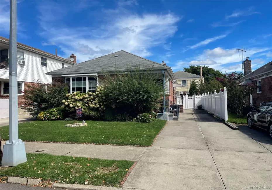 7625 250th Street, New York, NY, 3 Bedrooms Bedrooms, 6 Rooms Rooms,3 BathroomsBathrooms,Residential,For Rent,250th,0,1055892 7625 250th Street, New York, NY, 3 Bedrooms Bedrooms, 6 Rooms Rooms,3 BathroomsBathrooms,Residential,For Rent,250th,0,1055892