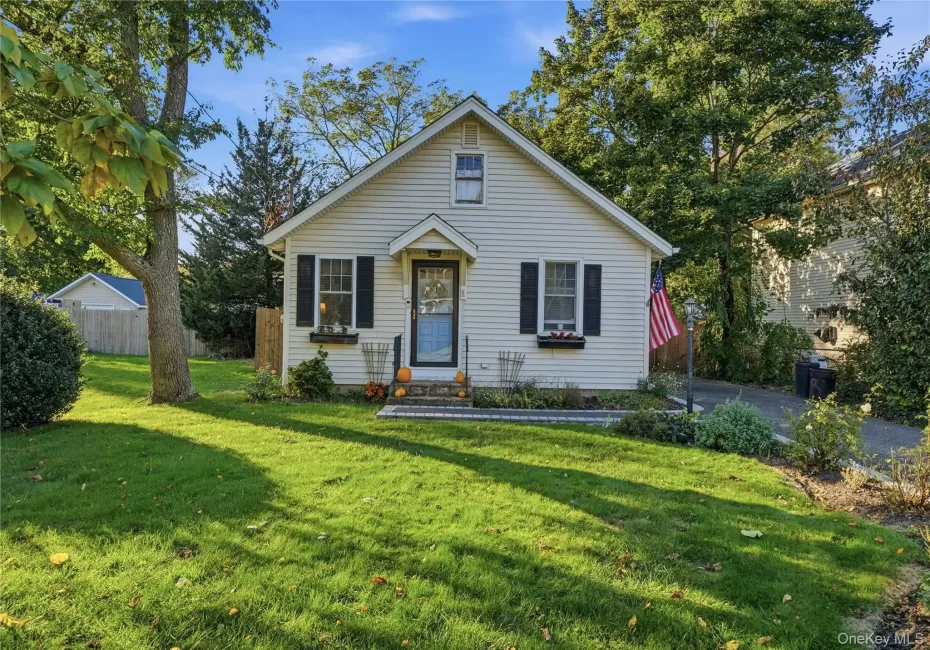 8 South Avenue, Smithtown, NY, 1 Bedroom Bedrooms, 4 Rooms Rooms,1 BathroomBathrooms,Residential,For Rent,South,0,1052134 8 South Avenue, Smithtown, NY, 1 Bedroom Bedrooms, 4 Rooms Rooms,1 BathroomBathrooms,Residential,For Rent,South,0,1052134