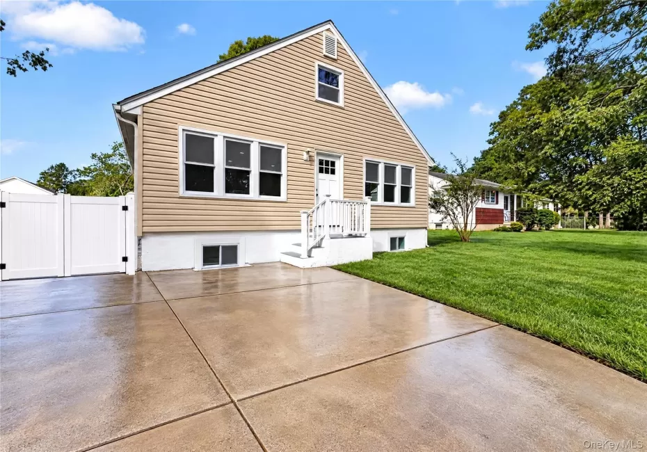 36 Hounslow Road, Brookhaven, NY, 8 Bedrooms Bedrooms, 17 Rooms Rooms,3 BathroomsBathrooms,Residential,For Rent,Hounslow,0,1058950 36 Hounslow Road, Brookhaven, NY, 8 Bedrooms Bedrooms, 17 Rooms Rooms,3 BathroomsBathrooms,Residential,For Rent,Hounslow,0,1058950