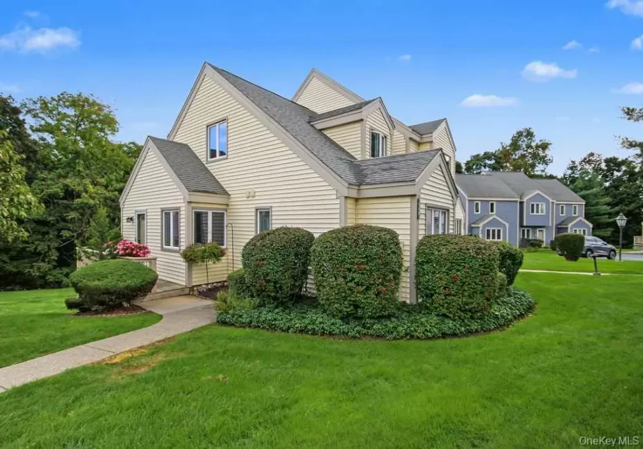 Beautifully updated end-unit townhouse Beautifully updated end-unit townhouse