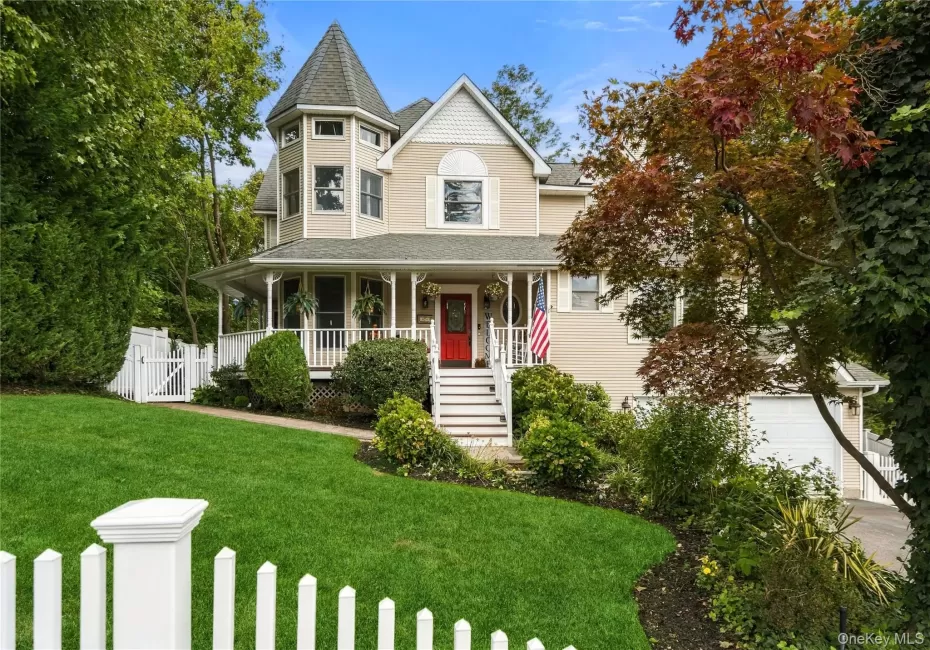 7 Platt Place, Huntington, NY, 6 Bedrooms Bedrooms, 16 Rooms Rooms,4 BathroomsBathrooms,Residential,For Rent,Platt,0,1054490 7 Platt Place, Huntington, NY, 6 Bedrooms Bedrooms, 16 Rooms Rooms,4 BathroomsBathrooms,Residential,For Rent,Platt,0,1054490