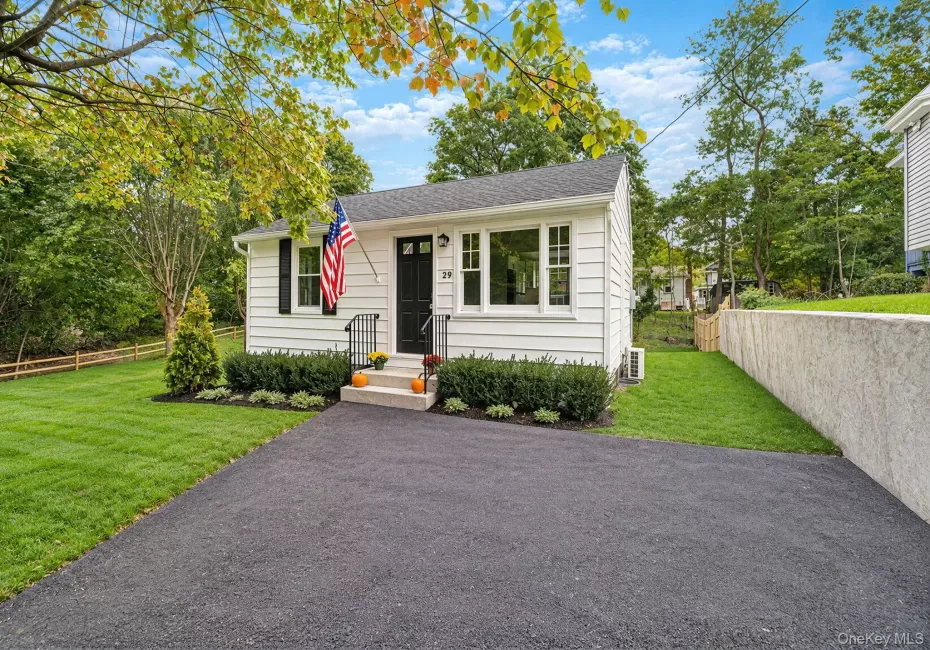 29 Overhill Road, Brookhaven, NY, 2 Bedrooms Bedrooms, 4 Rooms Rooms,1 BathroomBathrooms,Residential,For Rent,Overhill,0,1058479 29 Overhill Road, Brookhaven, NY, 2 Bedrooms Bedrooms, 4 Rooms Rooms,1 BathroomBathrooms,Residential,For Rent,Overhill,0,1058479