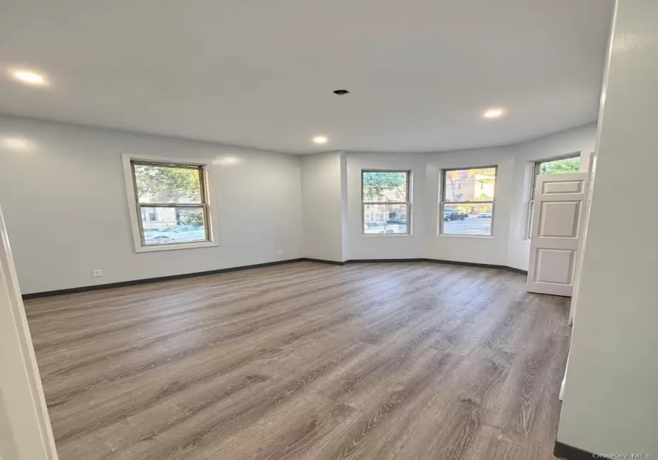 2249 Bassford Avenue, New York, NY, 3 Bedrooms Bedrooms, 5 Rooms Rooms,1 BathroomBathrooms,Residential Lease,For Rent,Bassford,0,1060036 2249 Bassford Avenue, New York, NY, 3 Bedrooms Bedrooms, 5 Rooms Rooms,1 BathroomBathrooms,Residential Lease,For Rent,Bassford,0,1060036
