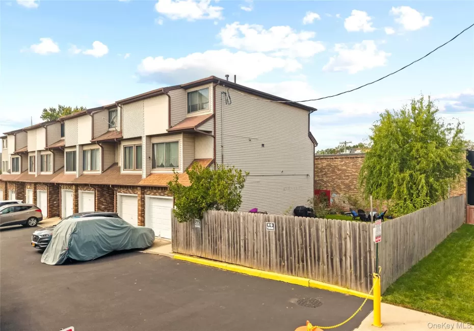 10 Lyndale Lane, New York, NY, 3 Bedrooms Bedrooms, 4 Rooms Rooms,1 BathroomBathrooms,Residential,For Rent,Lyndale,0,1059940 10 Lyndale Lane, New York, NY, 3 Bedrooms Bedrooms, 4 Rooms Rooms,1 BathroomBathrooms,Residential,For Rent,Lyndale,0,1059940