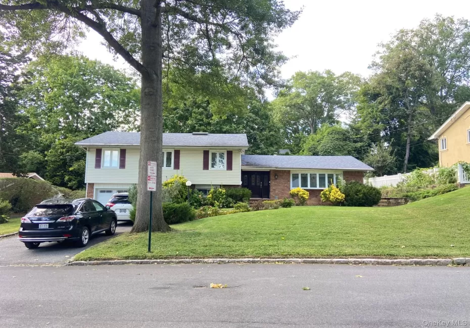 12 Russell Woods Road, North Hempstead, NY, 4 Bedrooms Bedrooms, 12 Rooms Rooms,3 BathroomsBathrooms,Residential,For Rent,Russell Woods,0,1060069 12 Russell Woods Road, North Hempstead, NY, 4 Bedrooms Bedrooms, 12 Rooms Rooms,3 BathroomsBathrooms,Residential,For Rent,Russell Woods,0,1060069