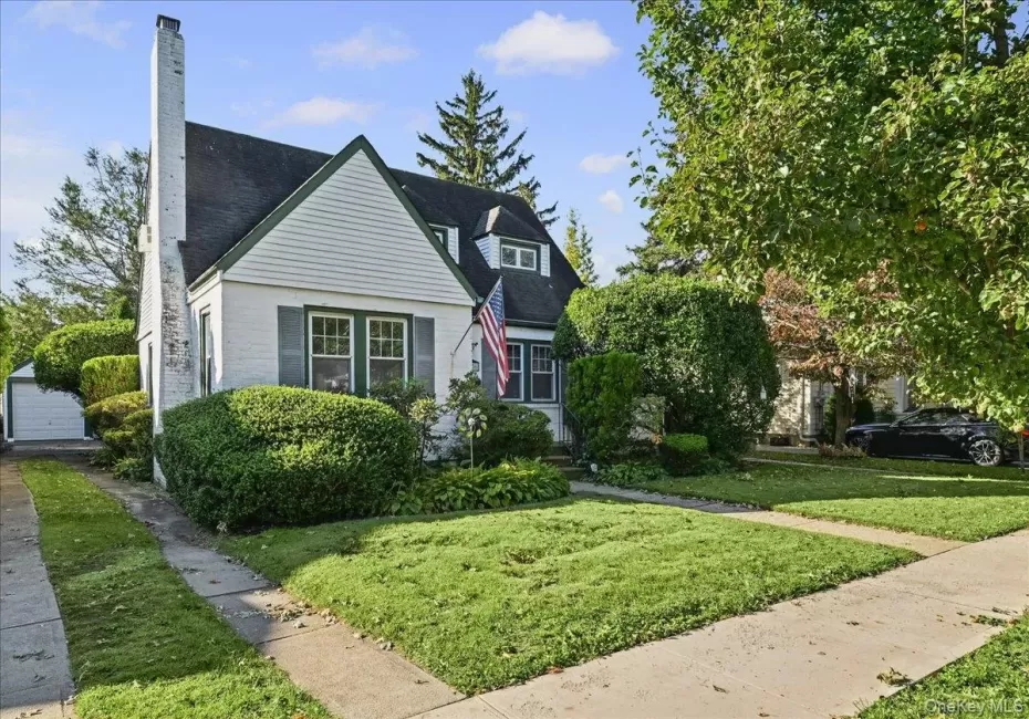 1956 Old Mill Road, Hempstead, NY, 4 Bedrooms Bedrooms, 7 Rooms Rooms,1 BathroomBathrooms,Residential,For Rent,Old Mill,0,1059901 1956 Old Mill Road, Hempstead, NY, 4 Bedrooms Bedrooms, 7 Rooms Rooms,1 BathroomBathrooms,Residential,For Rent,Old Mill,0,1059901