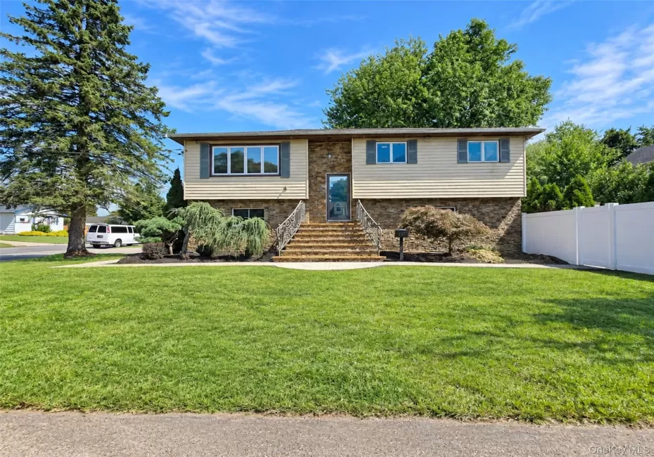 685 Carlls Path, Babylon, NY, 5 Bedrooms Bedrooms, 11 Rooms Rooms,2 BathroomsBathrooms,Residential,For Rent,Carlls,0,1057794 685 Carlls Path, Babylon, NY, 5 Bedrooms Bedrooms, 11 Rooms Rooms,2 BathroomsBathrooms,Residential,For Rent,Carlls,0,1057794