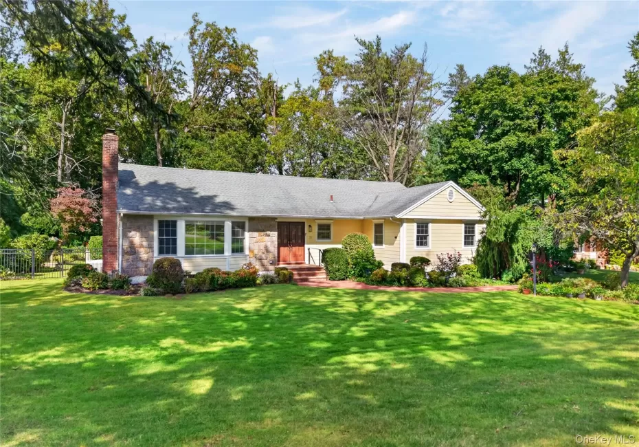 75 Plymouth Road, North Hempstead, NY, 4 Bedrooms Bedrooms, 9 Rooms Rooms,3 BathroomsBathrooms,Residential,For Rent,Plymouth,0,1060229 75 Plymouth Road, North Hempstead, NY, 4 Bedrooms Bedrooms, 9 Rooms Rooms,3 BathroomsBathrooms,Residential,For Rent,Plymouth,0,1060229