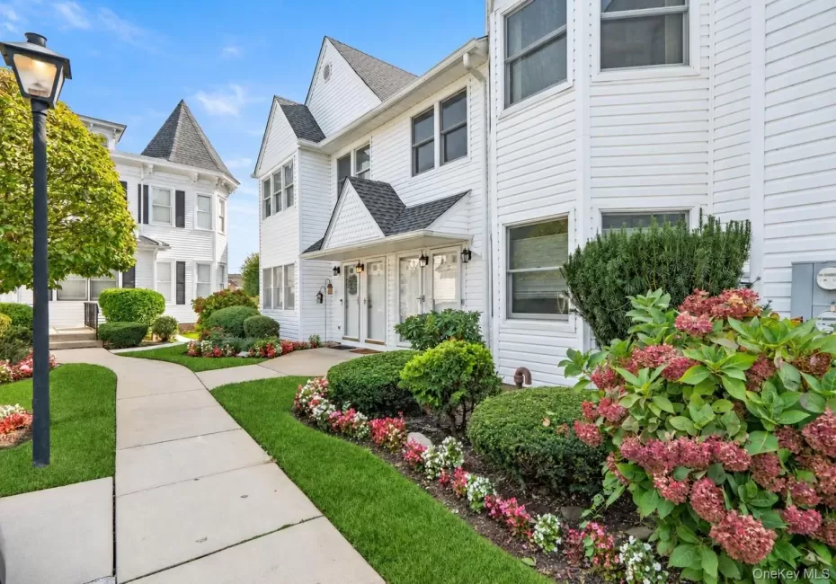 22 Ridgewood Drive, Hempstead, NY, 2 Bedrooms Bedrooms, 9 Rooms Rooms,2 BathroomsBathrooms,Residential Lease,For Rent,Ridgewood,0,1058750 22 Ridgewood Drive, Hempstead, NY, 2 Bedrooms Bedrooms, 9 Rooms Rooms,2 BathroomsBathrooms,Residential Lease,For Rent,Ridgewood,0,1058750