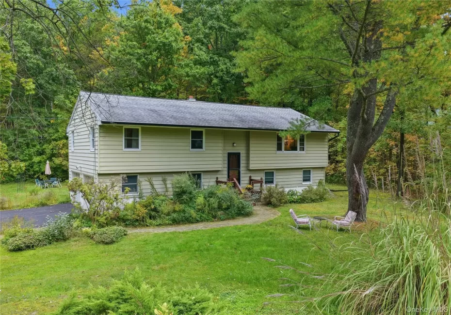 5 Stonehedge Avenue, New Paltz, NY, 3 Bedrooms Bedrooms, 8 Rooms Rooms,1 BathroomBathrooms,Residential,For Rent,Stonehedge,0,1058398 5 Stonehedge Avenue, New Paltz, NY, 3 Bedrooms Bedrooms, 8 Rooms Rooms,1 BathroomBathrooms,Residential,For Rent,Stonehedge,0,1058398