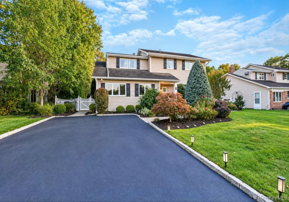 26 Glen Lane, Smithtown, NY, 4 Bedrooms Bedrooms, 11 Rooms Rooms,3 BathroomsBathrooms,Residential,For Rent,Glen,0,1060427 26 Glen Lane, Smithtown, NY, 4 Bedrooms Bedrooms, 11 Rooms Rooms,3 BathroomsBathrooms,Residential,For Rent,Glen,0,1060427