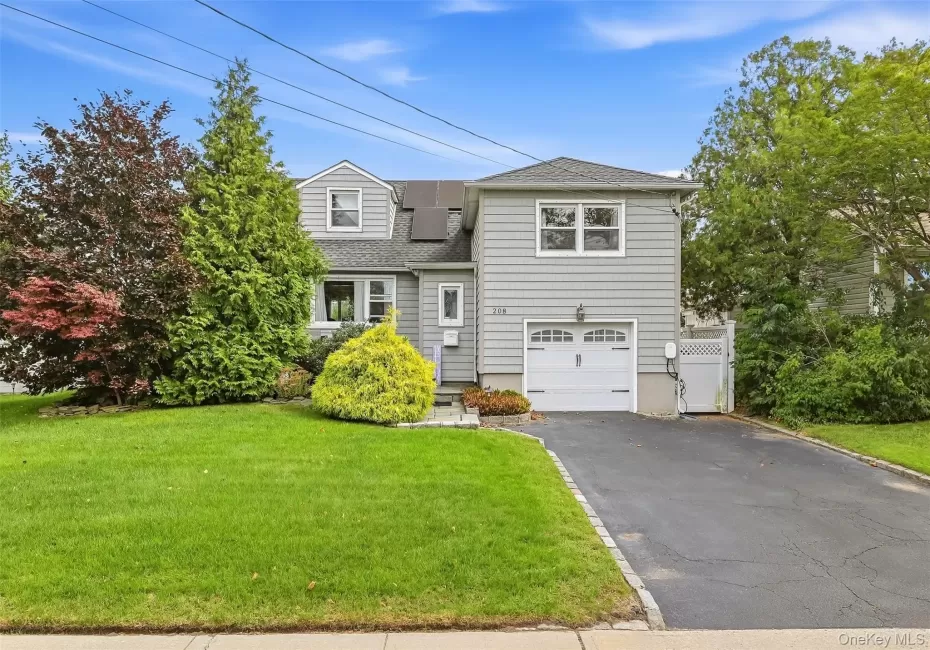 208 Island Parkway, Hempstead, NY, 3 Bedrooms Bedrooms, 9 Rooms Rooms,1 BathroomBathrooms,Residential,For Rent,Island,0,1058481 208 Island Parkway, Hempstead, NY, 3 Bedrooms Bedrooms, 9 Rooms Rooms,1 BathroomBathrooms,Residential,For Rent,Island,0,1058481