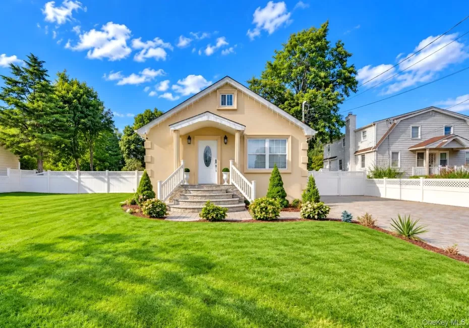 45 Matthews Avenue, West Babylon, NY, 5 Bedrooms Bedrooms, 10 Rooms Rooms,2 BathroomsBathrooms,Residential,For Rent,Matthews,0,1058394 45 Matthews Avenue, West Babylon, NY, 5 Bedrooms Bedrooms, 10 Rooms Rooms,2 BathroomsBathrooms,Residential,For Rent,Matthews,0,1058394