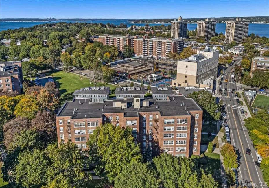 Top location in the heart of Bay Terrace Community. Top location in the heart of Bay Terrace Community.