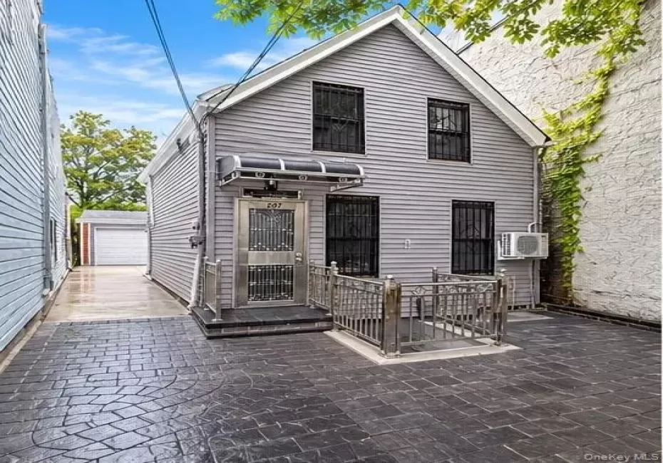 207 Bradford Street, New York, NY, 4 Bedrooms Bedrooms, 8 Rooms Rooms,2 BathroomsBathrooms,Residential,For Rent,Bradford,0,1060638 207 Bradford Street, New York, NY, 4 Bedrooms Bedrooms, 8 Rooms Rooms,2 BathroomsBathrooms,Residential,For Rent,Bradford,0,1060638
