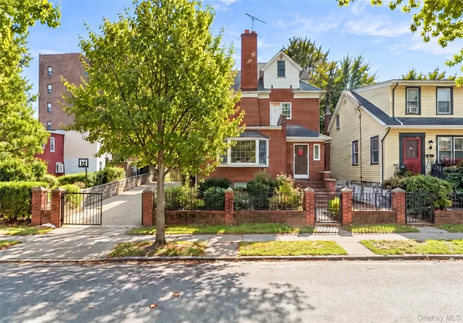 132 238th Street, New York, NY, 4 Bedrooms Bedrooms, 12 Rooms Rooms,2 BathroomsBathrooms,Residential,For Rent,238th,0,1059126 132 238th Street, New York, NY, 4 Bedrooms Bedrooms, 12 Rooms Rooms,2 BathroomsBathrooms,Residential,For Rent,238th,0,1059126