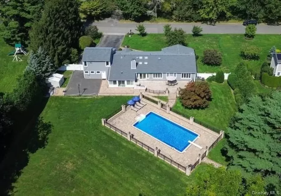 135 Hickman Street, Oyster Bay, NY, 5 Bedrooms Bedrooms, 9 Rooms Rooms,3 BathroomsBathrooms,Residential,For Rent,Hickman,0,1052143 135 Hickman Street, Oyster Bay, NY, 5 Bedrooms Bedrooms, 9 Rooms Rooms,3 BathroomsBathrooms,Residential,For Rent,Hickman,0,1052143