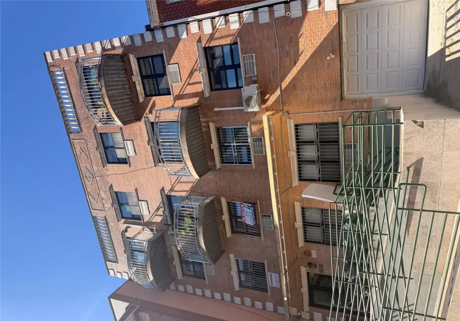 4040 68th Street, New York, NY, 2 Bedrooms Bedrooms, 6 Rooms Rooms,2 BathroomsBathrooms,Residential,For Rent,68th,0,1061013 4040 68th Street, New York, NY, 2 Bedrooms Bedrooms, 6 Rooms Rooms,2 BathroomsBathrooms,Residential,For Rent,68th,0,1061013