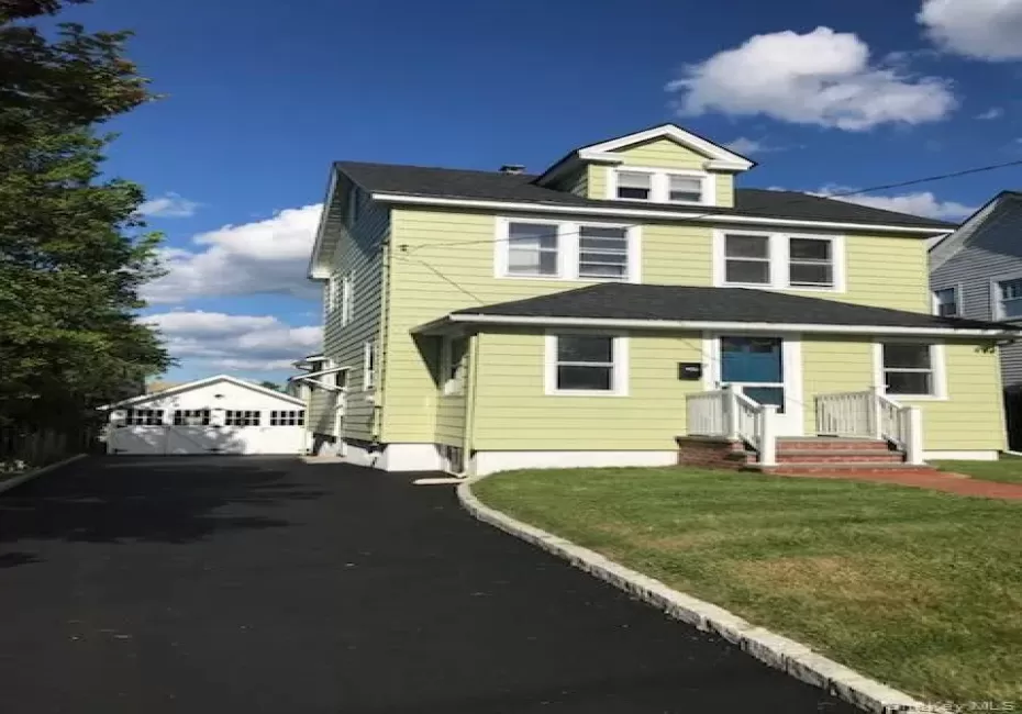 8 Raymond Street, Glen Cove, NY, 3 Bedrooms Bedrooms, 7 Rooms Rooms,2 BathroomsBathrooms,Residential Lease,For Rent,Raymond,0,1061002 8 Raymond Street, Glen Cove, NY, 3 Bedrooms Bedrooms, 7 Rooms Rooms,2 BathroomsBathrooms,Residential Lease,For Rent,Raymond,0,1061002