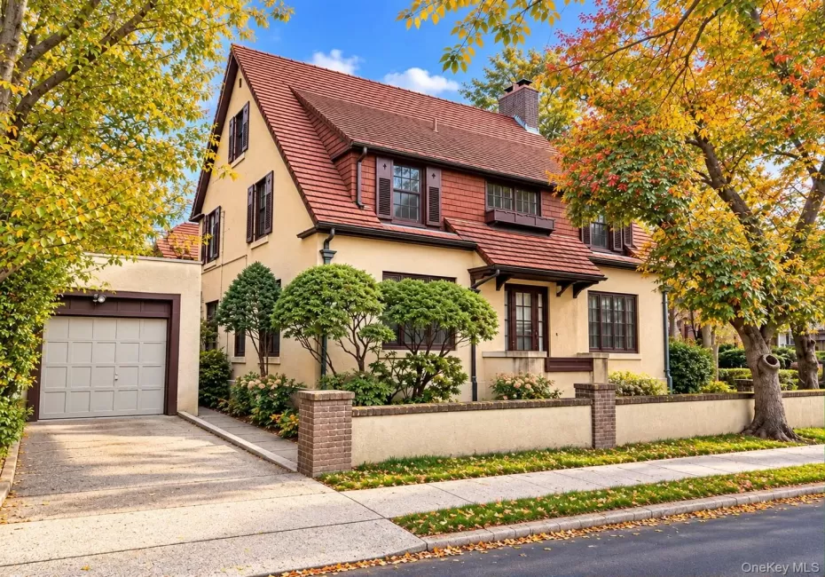 2 Ivy Close, New York, NY, 5 Bedrooms Bedrooms, 10 Rooms Rooms,2 BathroomsBathrooms,Residential,For Rent,Ivy Close,0,1060195 2 Ivy Close, New York, NY, 5 Bedrooms Bedrooms, 10 Rooms Rooms,2 BathroomsBathrooms,Residential,For Rent,Ivy Close,0,1060195