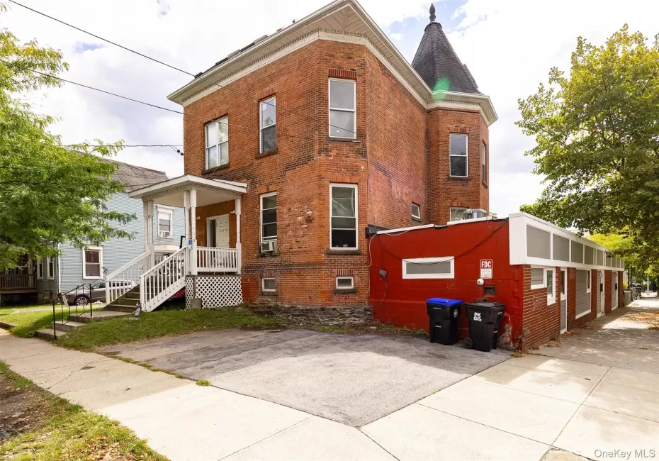 89 Market Street, Poughkeepsie, NY, 3 Bedrooms Bedrooms, 5 Rooms Rooms,1 BathroomBathrooms,Residential Lease,For Rent,Market,0,1061362 89 Market Street, Poughkeepsie, NY, 3 Bedrooms Bedrooms, 5 Rooms Rooms,1 BathroomBathrooms,Residential Lease,For Rent,Market,0,1061362