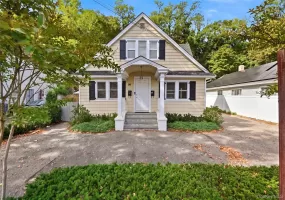 99 Wall Street, Huntington, NY, 3 Bedrooms Bedrooms, 7 Rooms Rooms,2 BathroomsBathrooms,Residential Lease,For Rent,Wall,0,1060842 99 Wall Street, Huntington, NY, 3 Bedrooms Bedrooms, 7 Rooms Rooms,2 BathroomsBathrooms,Residential Lease,For Rent,Wall,0,1060842