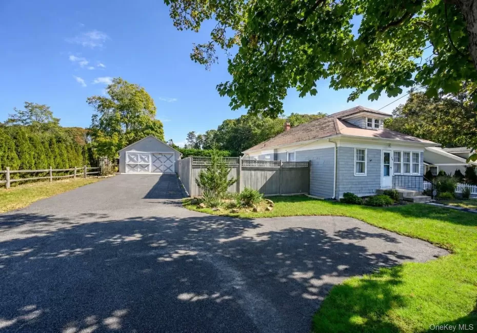 16 Squiretown Road, Southampton, NY, 2 Bedrooms Bedrooms, 5 Rooms Rooms,1 BathroomBathrooms,Residential,For Rent,Squiretown,0,1061320 16 Squiretown Road, Southampton, NY, 2 Bedrooms Bedrooms, 5 Rooms Rooms,1 BathroomBathrooms,Residential,For Rent,Squiretown,0,1061320