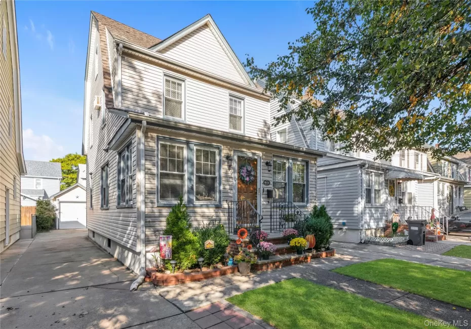 88-32 241st Street, New York, NY, 3 Bedrooms Bedrooms, 8 Rooms Rooms,1 BathroomBathrooms,Residential,For Rent,241st,0,1059612 88-32 241st Street, New York, NY, 3 Bedrooms Bedrooms, 8 Rooms Rooms,1 BathroomBathrooms,Residential,For Rent,241st,0,1059612