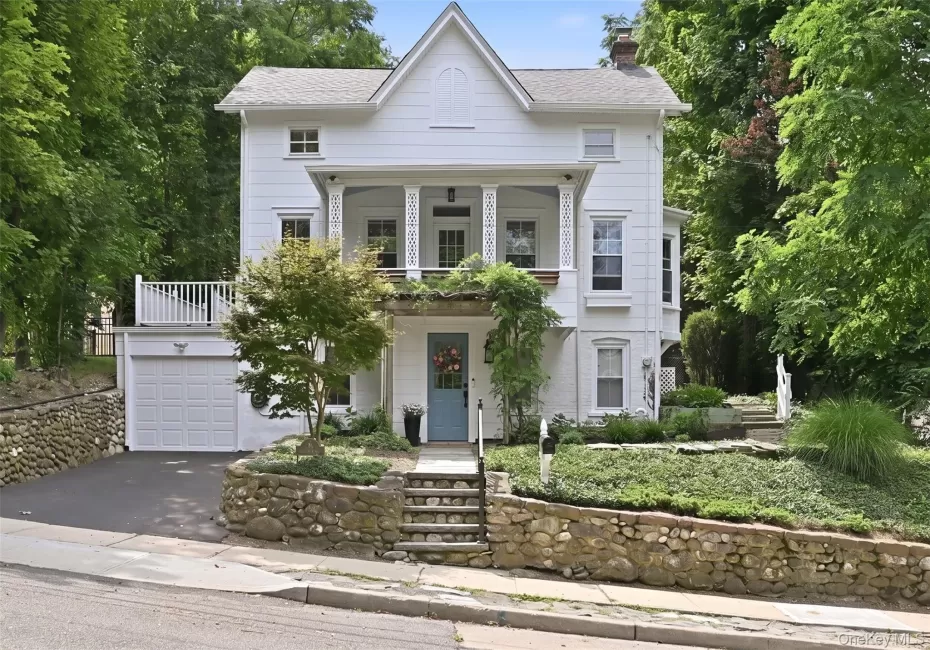 18 Washington Place, Huntington, NY, 3 Bedrooms Bedrooms, 8 Rooms Rooms,2 BathroomsBathrooms,Residential,For Rent,Washington,0,1029867 18 Washington Place, Huntington, NY, 3 Bedrooms Bedrooms, 8 Rooms Rooms,2 BathroomsBathrooms,Residential,For Rent,Washington,0,1029867
