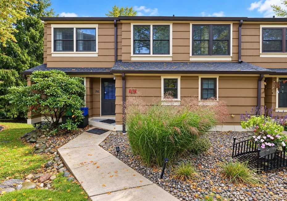 83 Treetop Circle, Clarkstown, NY, 1 Bedroom Bedrooms, 6 Rooms Rooms,1 BathroomBathrooms,Residential,For Rent,Treetop,0,1061289 83 Treetop Circle, Clarkstown, NY, 1 Bedroom Bedrooms, 6 Rooms Rooms,1 BathroomBathrooms,Residential,For Rent,Treetop,0,1061289