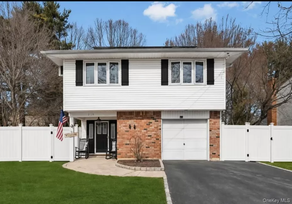 219 Bellerose Avenue, Huntington, NY, 5 Bedrooms Bedrooms, 8 Rooms Rooms,3 BathroomsBathrooms,Residential Lease,For Rent,Bellerose,0,1051004 219 Bellerose Avenue, Huntington, NY, 5 Bedrooms Bedrooms, 8 Rooms Rooms,3 BathroomsBathrooms,Residential Lease,For Rent,Bellerose,0,1051004