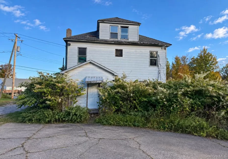 36 Waverly Avenue, Thompson, NY, 3 Bedrooms Bedrooms, 6 Rooms Rooms,1 BathroomBathrooms,Residential,For Rent,Waverly,0,1059846 36 Waverly Avenue, Thompson, NY, 3 Bedrooms Bedrooms, 6 Rooms Rooms,1 BathroomBathrooms,Residential,For Rent,Waverly,0,1059846