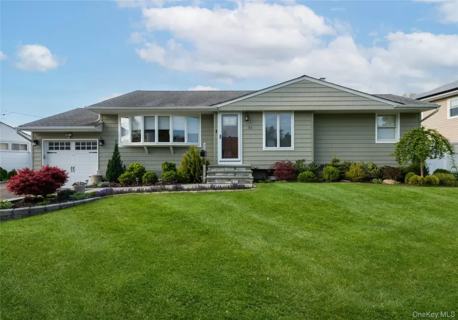 31 Garden Circle, Oyster Bay, NY, 3 Bedrooms Bedrooms, 6 Rooms Rooms,2 BathroomsBathrooms,Residential,For Rent,Garden,0,1059825 31 Garden Circle, Oyster Bay, NY, 3 Bedrooms Bedrooms, 6 Rooms Rooms,2 BathroomsBathrooms,Residential,For Rent,Garden,0,1059825