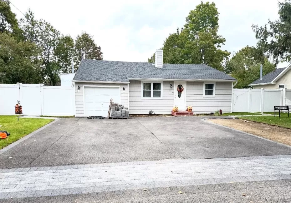 21 Marie Lane, Islip, NY, 4 Bedrooms Bedrooms, 7 Rooms Rooms,2 BathroomsBathrooms,Residential,For Rent,Marie,0,1061620 21 Marie Lane, Islip, NY, 4 Bedrooms Bedrooms, 7 Rooms Rooms,2 BathroomsBathrooms,Residential,For Rent,Marie,0,1061620
