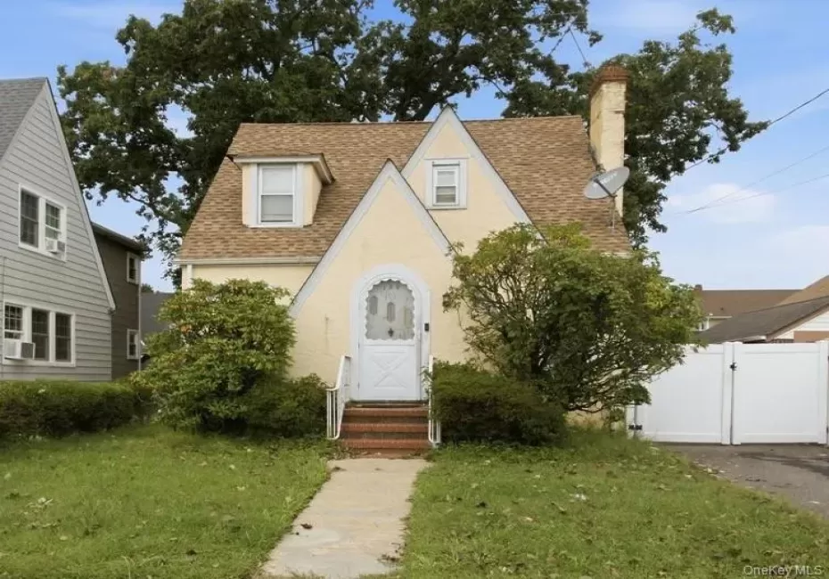 179 Crowell Street, Hempstead, NY, 3 Bedrooms Bedrooms, 7 Rooms Rooms,1 BathroomBathrooms,Residential,For Rent,Crowell,0,1061568 179 Crowell Street, Hempstead, NY, 3 Bedrooms Bedrooms, 7 Rooms Rooms,1 BathroomBathrooms,Residential,For Rent,Crowell,0,1061568