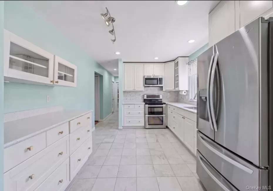 18 Magic Mountain Drive, Brookhaven, NY, 4 Bedrooms Bedrooms, 6 Rooms Rooms,3 BathroomsBathrooms,Residential,For Rent,Magic Mountain,0,1062087 18 Magic Mountain Drive, Brookhaven, NY, 4 Bedrooms Bedrooms, 6 Rooms Rooms,3 BathroomsBathrooms,Residential,For Rent,Magic Mountain,0,1062087