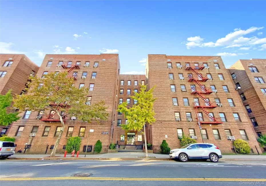 85-14 Broadway, New York, NY, 2 Bedrooms Bedrooms, 5 Rooms Rooms,1 BathroomBathrooms,Residential,For Rent,Broadway,0,1061263 85-14 Broadway, New York, NY, 2 Bedrooms Bedrooms, 5 Rooms Rooms,1 BathroomBathrooms,Residential,For Rent,Broadway,0,1061263