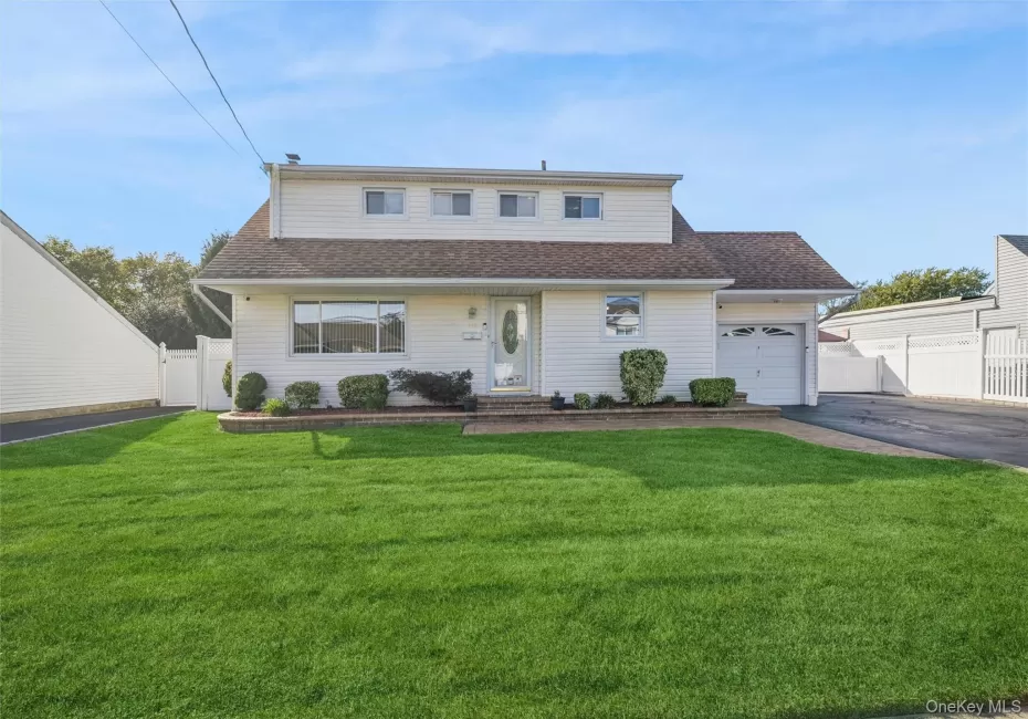 532 Alwick Avenue, Islip, NY, 4 Bedrooms Bedrooms, 7 Rooms Rooms,1 BathroomBathrooms,Residential,For Rent,Alwick,0,1058029 532 Alwick Avenue, Islip, NY, 4 Bedrooms Bedrooms, 7 Rooms Rooms,1 BathroomBathrooms,Residential,For Rent,Alwick,0,1058029