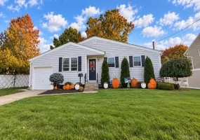 22 5th Avenue, Oyster Bay, NY, 3 Bedrooms Bedrooms, 7 Rooms Rooms,2 BathroomsBathrooms,Residential,For Rent,5th,0,1057869 22 5th Avenue, Oyster Bay, NY, 3 Bedrooms Bedrooms, 7 Rooms Rooms,2 BathroomsBathrooms,Residential,For Rent,5th,0,1057869