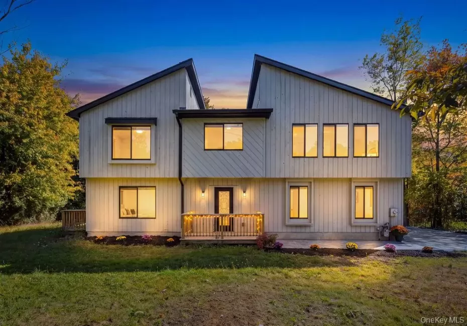 58 Burda Avenue, Clarkstown, NY, 5 Bedrooms Bedrooms, 6 Rooms Rooms,2 BathroomsBathrooms,Residential,For Rent,Burda,0,1060394 58 Burda Avenue, Clarkstown, NY, 5 Bedrooms Bedrooms, 6 Rooms Rooms,2 BathroomsBathrooms,Residential,For Rent,Burda,0,1060394
