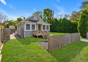 8 Rockne Street, Huntington, NY, 2 Bedrooms Bedrooms, 6 Rooms Rooms,1 BathroomBathrooms,Residential,For Rent,Rockne,0,1062045 8 Rockne Street, Huntington, NY, 2 Bedrooms Bedrooms, 6 Rooms Rooms,1 BathroomBathrooms,Residential,For Rent,Rockne,0,1062045