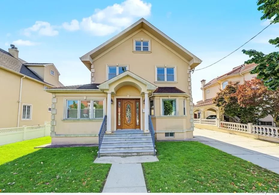 30 North Drive, New York, NY, 4 Bedrooms Bedrooms, 11 Rooms Rooms,3 BathroomsBathrooms,Residential,For Rent,North,0,1062651 30 North Drive, New York, NY, 4 Bedrooms Bedrooms, 11 Rooms Rooms,3 BathroomsBathrooms,Residential,For Rent,North,0,1062651