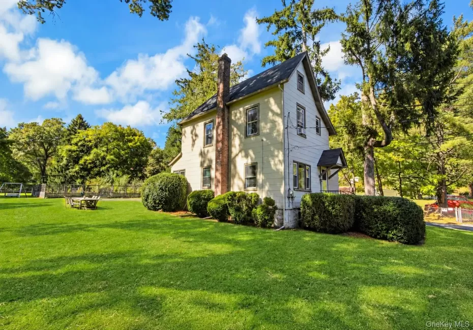 115 Larchdale Avenue, Clarkstown, NY, 3 Bedrooms Bedrooms, 7 Rooms Rooms,2 BathroomsBathrooms,Residential Lease,For Rent,Larchdale,0,1048011 115 Larchdale Avenue, Clarkstown, NY, 3 Bedrooms Bedrooms, 7 Rooms Rooms,2 BathroomsBathrooms,Residential Lease,For Rent,Larchdale,0,1048011