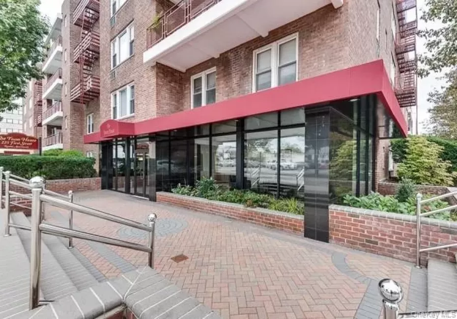 225 First Street, North Hempstead, NY, 1 Room Rooms,1 BathroomBathrooms,Residential Lease,For Rent,First,0,1062927 225 First Street, North Hempstead, NY, 1 Room Rooms,1 BathroomBathrooms,Residential Lease,For Rent,First,0,1062927