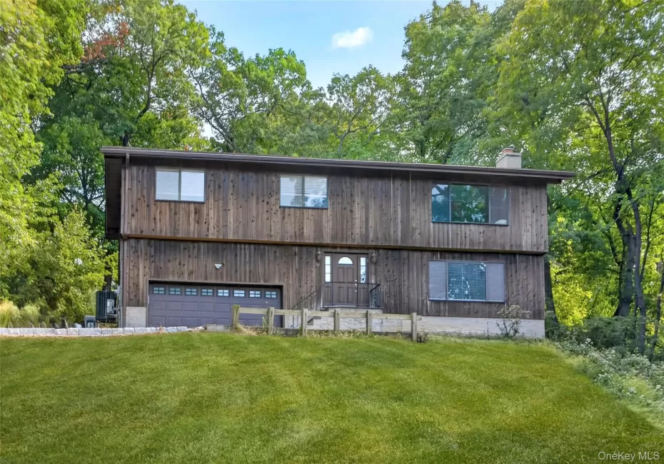 15 Round Hill Drive, Mount Pleasant, NY, 4 Bedrooms Bedrooms, 8 Rooms Rooms,3 BathroomsBathrooms,Residential Lease,For Rent,Round Hill,0,1060056 15 Round Hill Drive, Mount Pleasant, NY, 4 Bedrooms Bedrooms, 8 Rooms Rooms,3 BathroomsBathrooms,Residential Lease,For Rent,Round Hill,0,1060056