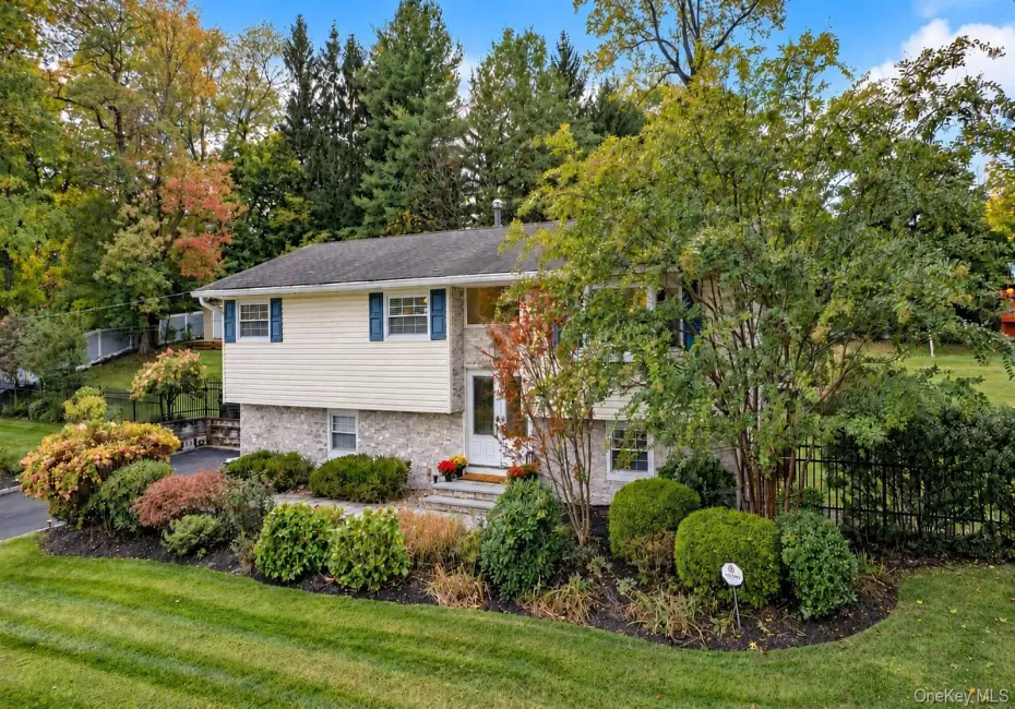 34 East Street, Clarkstown, NY, 4 Bedrooms Bedrooms, 9 Rooms Rooms,2 BathroomsBathrooms,Residential,For Rent,East,0,1060947 34 East Street, Clarkstown, NY, 4 Bedrooms Bedrooms, 9 Rooms Rooms,2 BathroomsBathrooms,Residential,For Rent,East,0,1060947