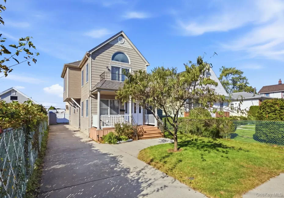 33 3rd Avenue, North Hempstead, NY, 3 Bedrooms Bedrooms, 9 Rooms Rooms,2 BathroomsBathrooms,Residential,For Rent,3rd,0,1061130 33 3rd Avenue, North Hempstead, NY, 3 Bedrooms Bedrooms, 9 Rooms Rooms,2 BathroomsBathrooms,Residential,For Rent,3rd,0,1061130